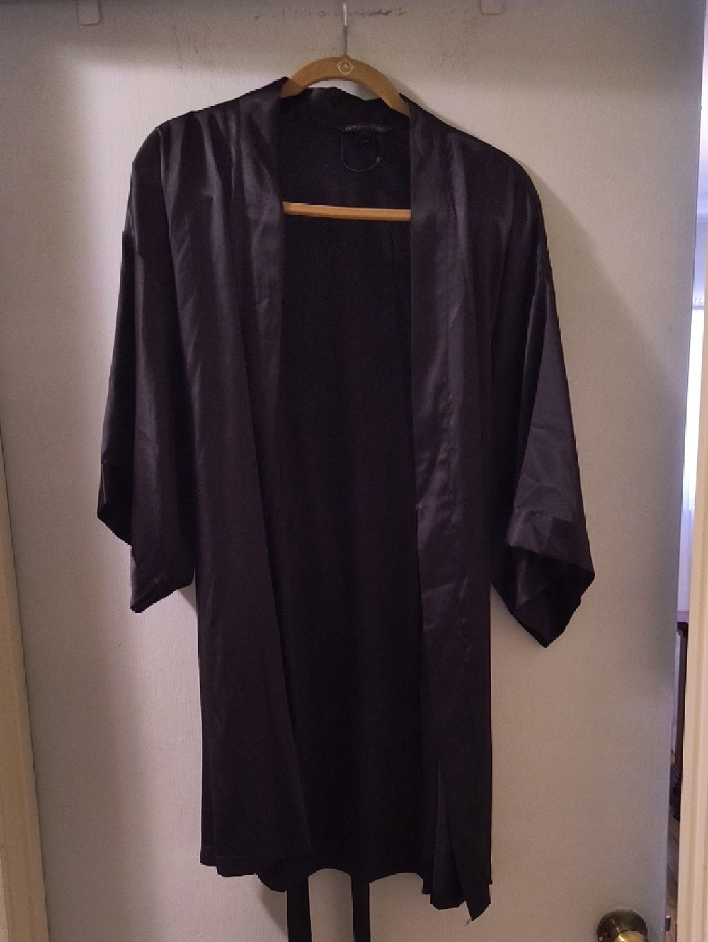 VS Black Robe - Picture 2 of 4